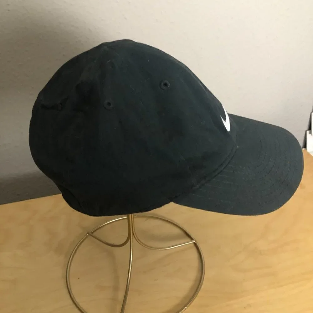 NIKE Swoosh Baseball Cap Unisex Kids size 4 - 7 Black & White