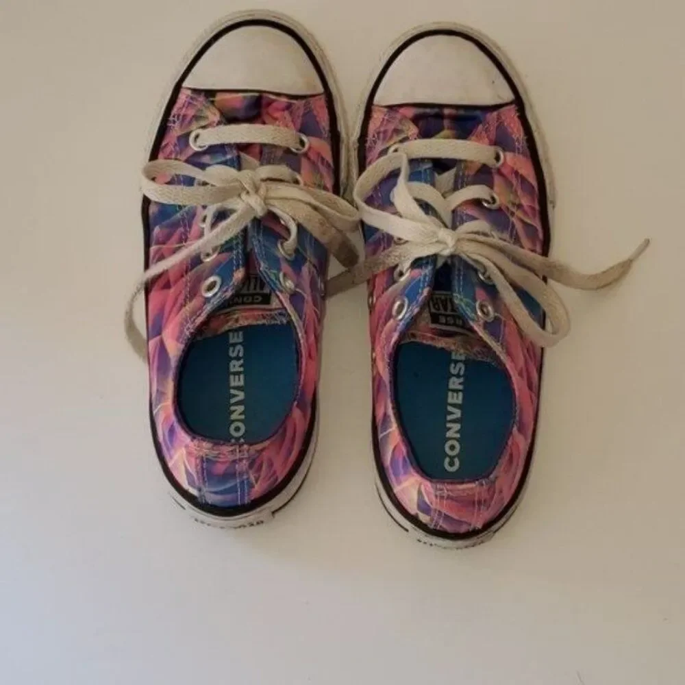 Converse shoe chuck