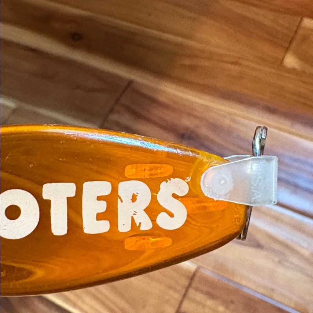 Hooters bright translucent