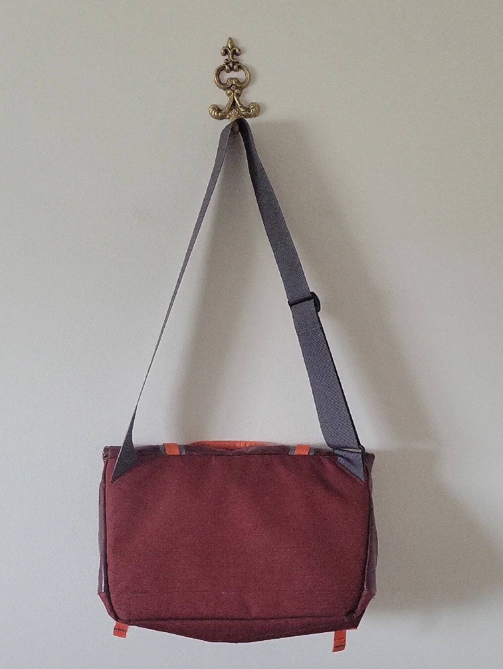 Patagonia guc messenger