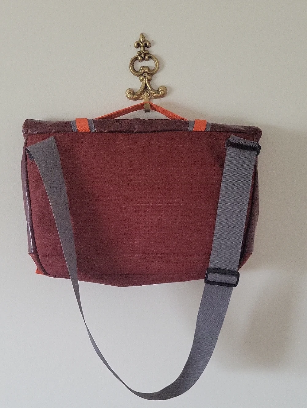 Patagonia guc messenger