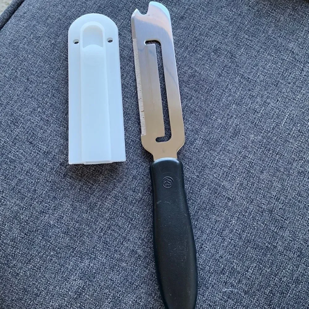 ‎Pampered Chef Cheese Knife slicer with cover