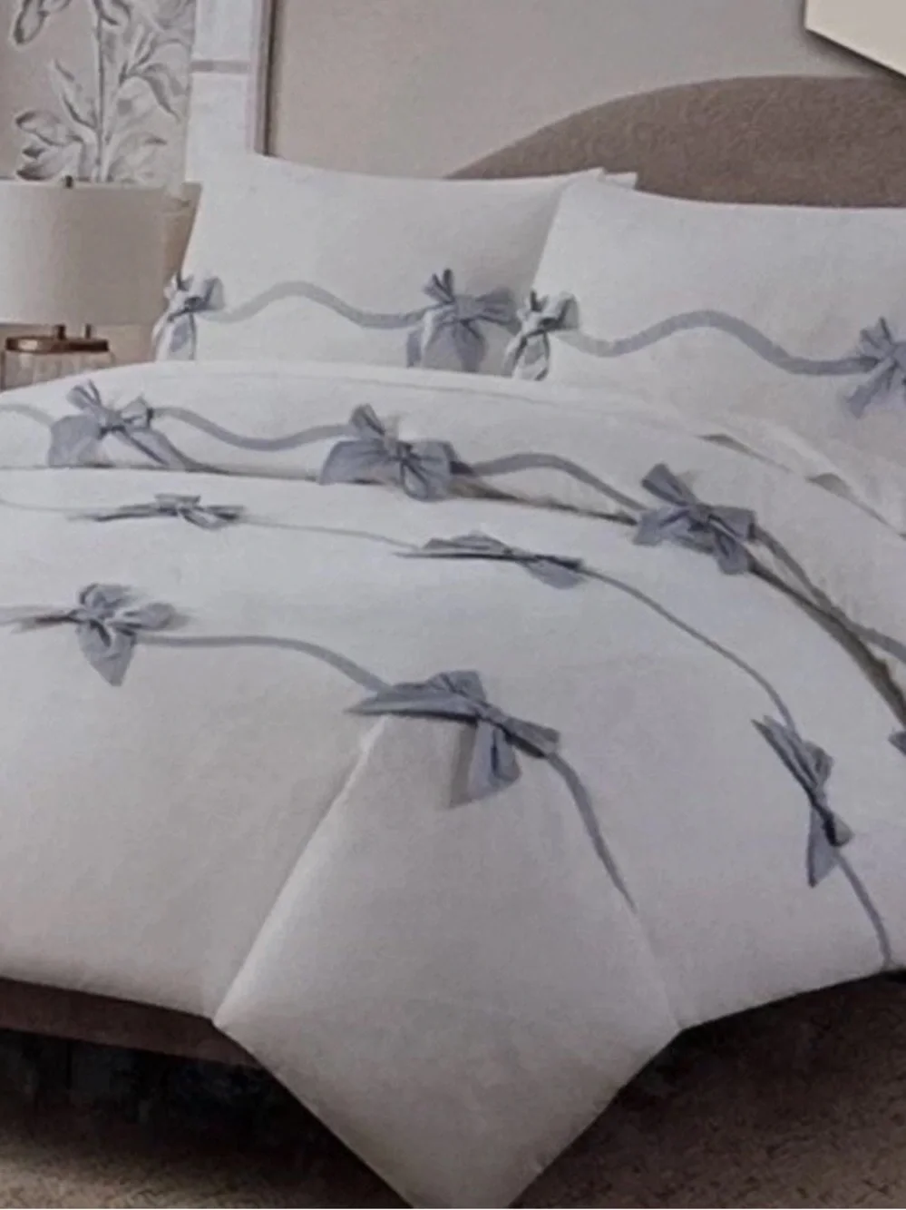 Rachel Zoe Full/Queen White and Blue Cotton Comforter Set All Over Bow Design