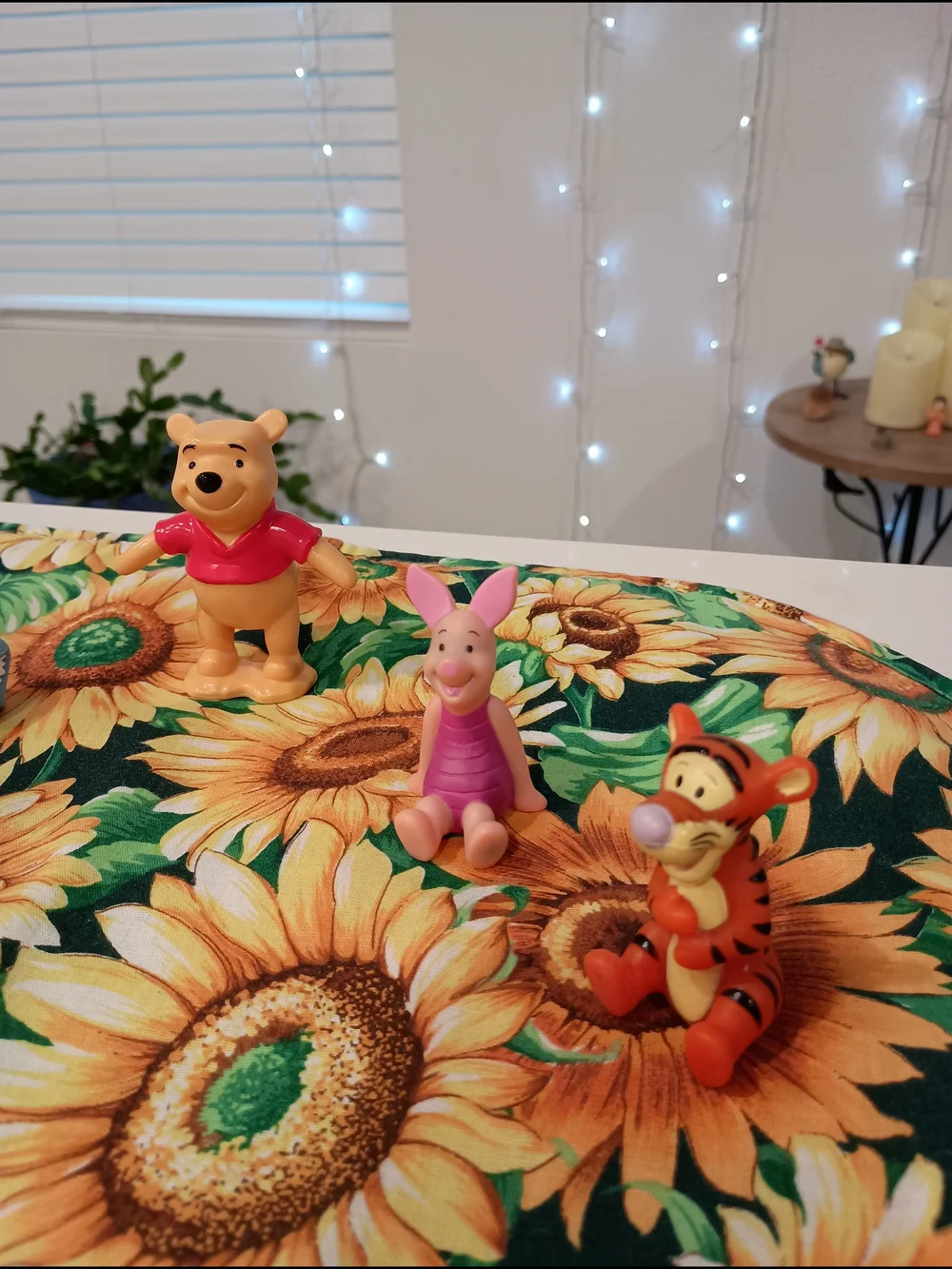 Disney figures cake