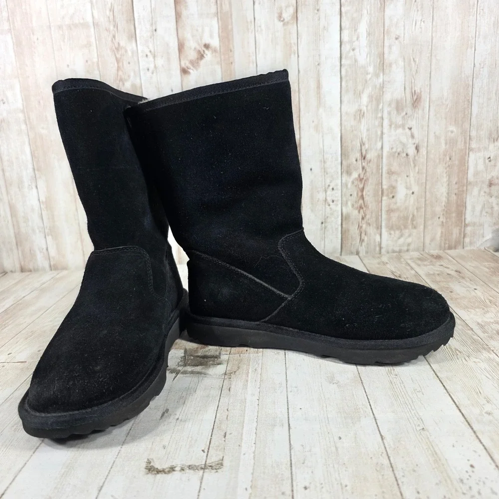 UGG classic mid