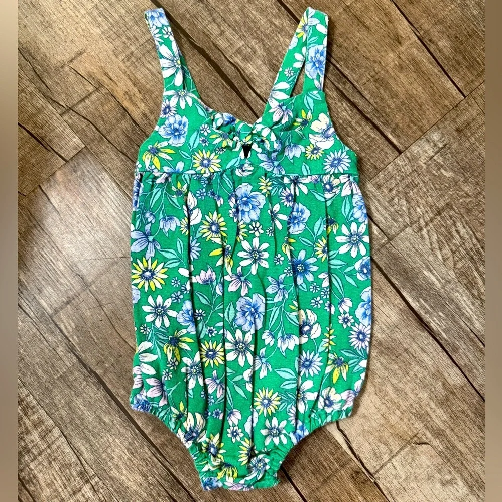 Old‎ Navy Toddler 12-18 Month- sleeveless floral romper with snap bottom