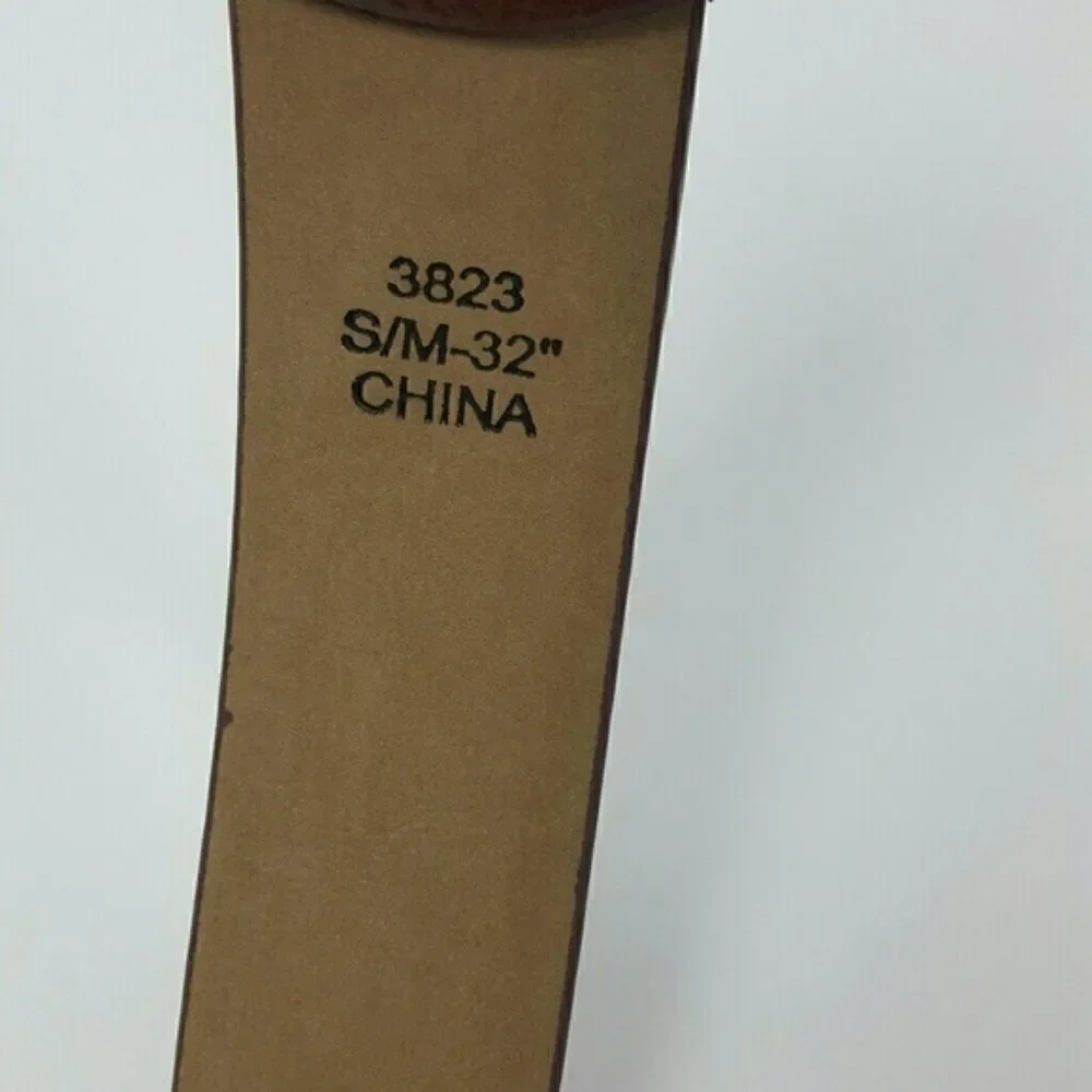 WOMEN'S FAUX  LEATHER  COLOR CHESTNUT  BELT SIZE  SMALL/ MEDIUM‎   32