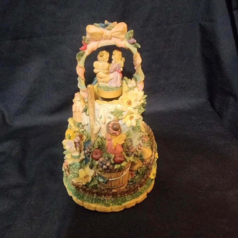 N/A standalone decorative featuring