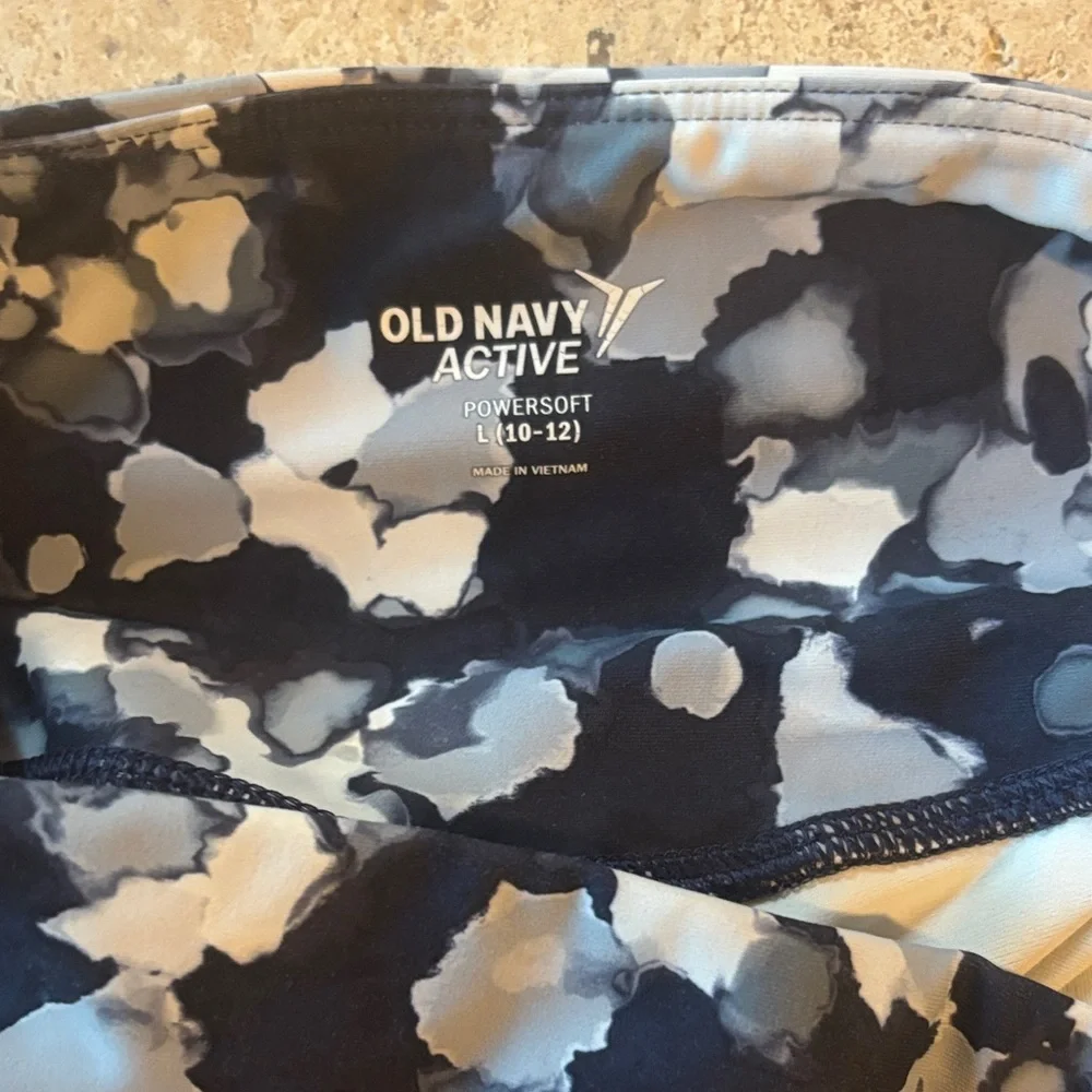Old Navy Active girls size L (10/12) Powersoft Stylish Leggings‎ with pockets