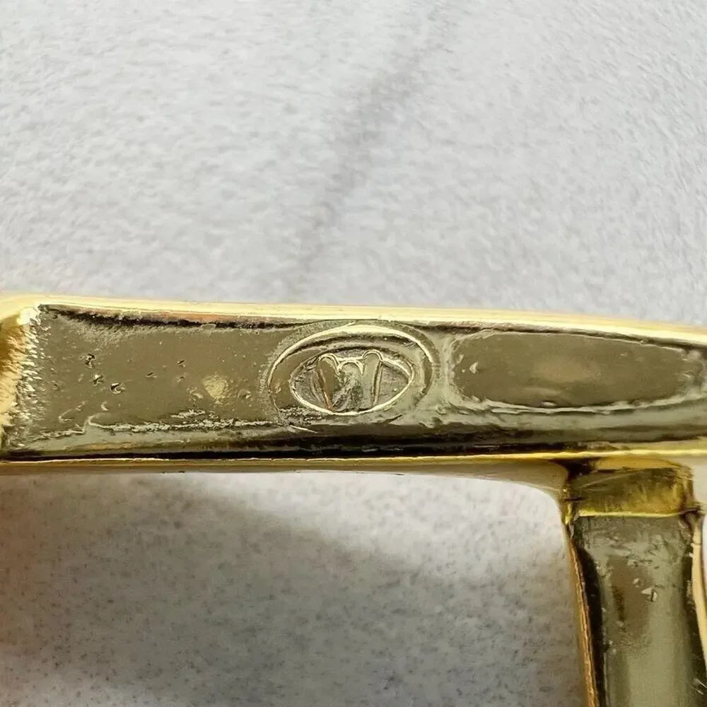 Unbranded buckle hardware