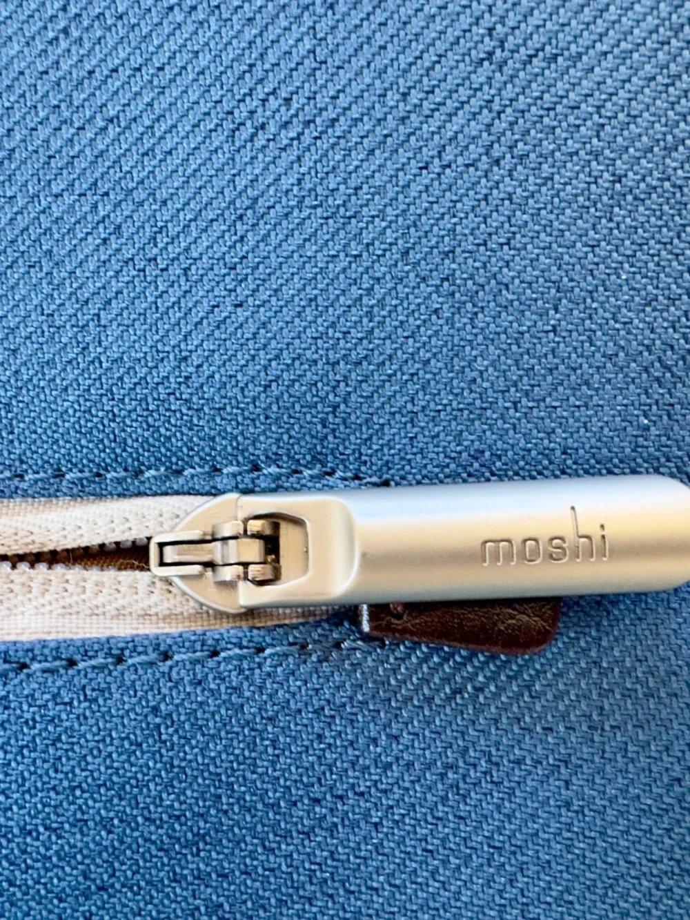 Moshi slim sturdy