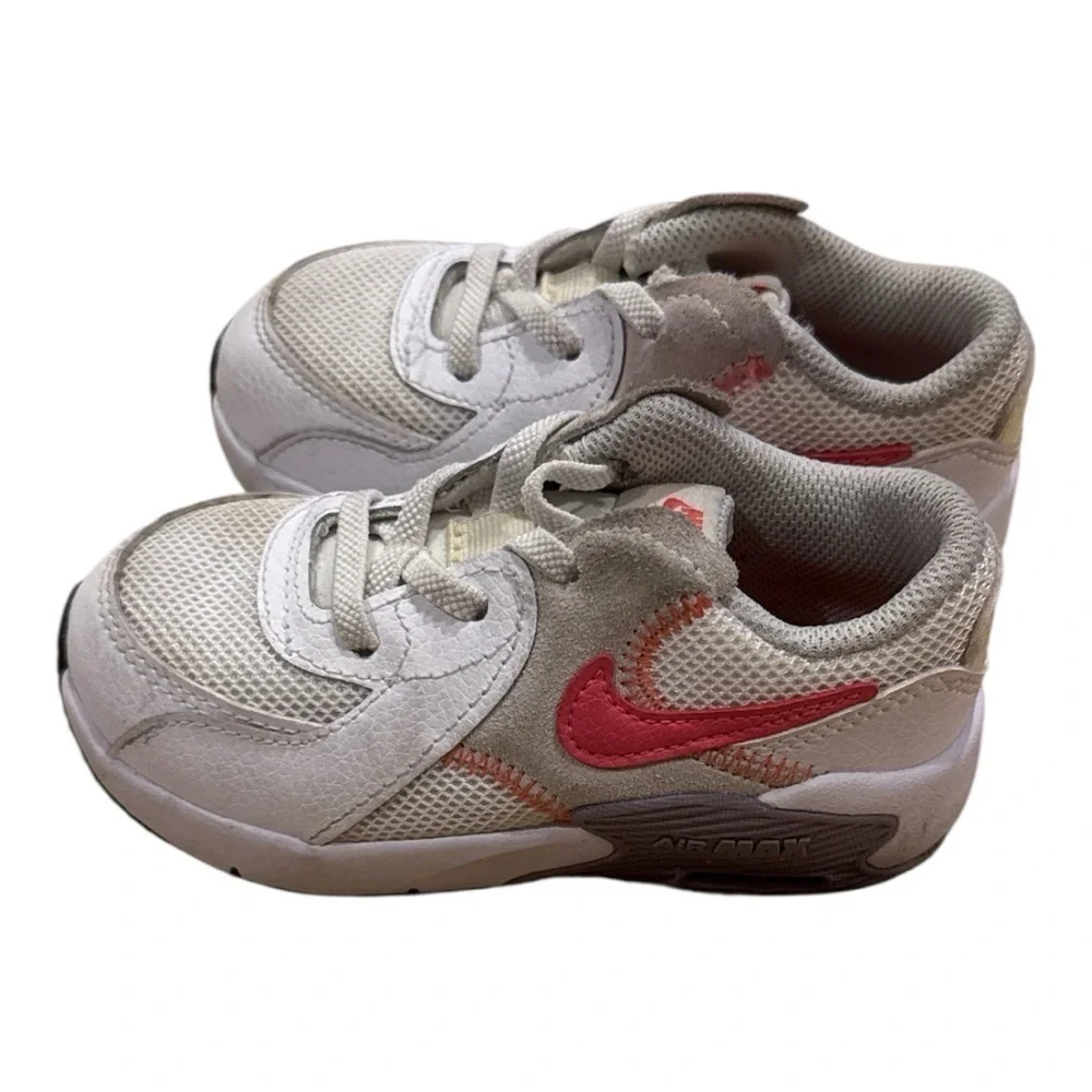 Nike comfortable sneakers
