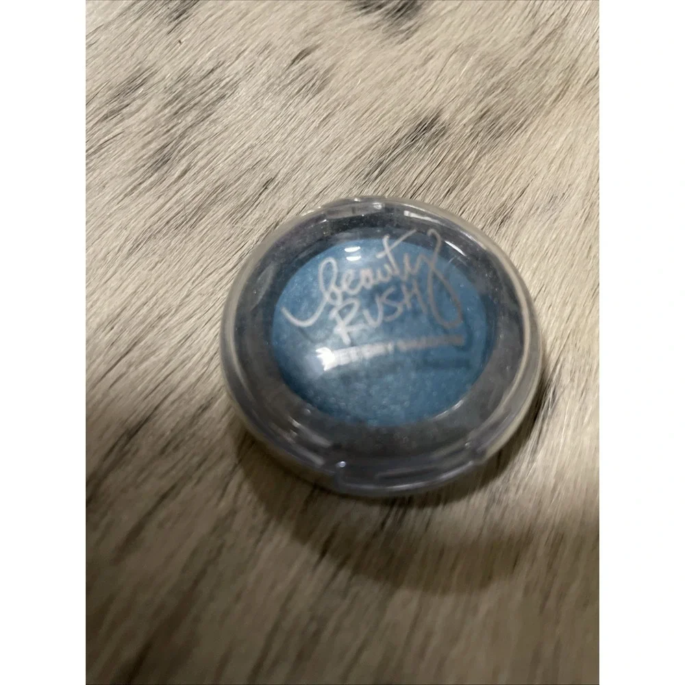 Victoria's Secret Beauty Rush Wet/Dry Shadow in‎ Blueray - New and Sealed