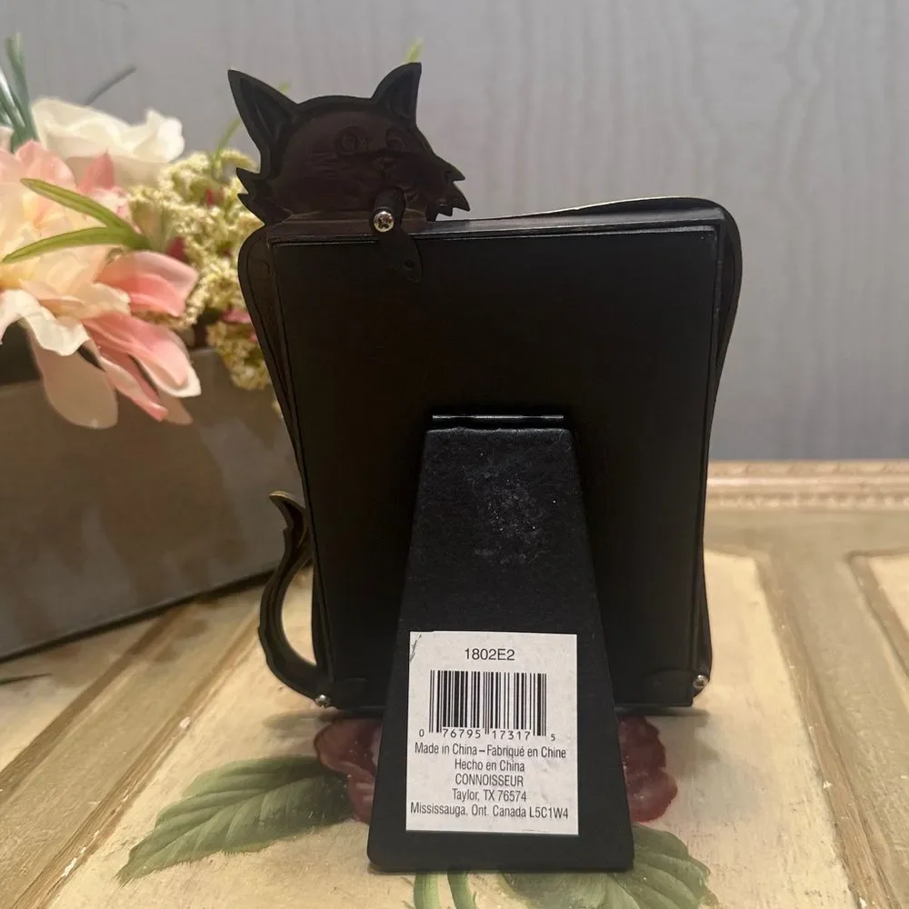 Vintage connoisseur cat