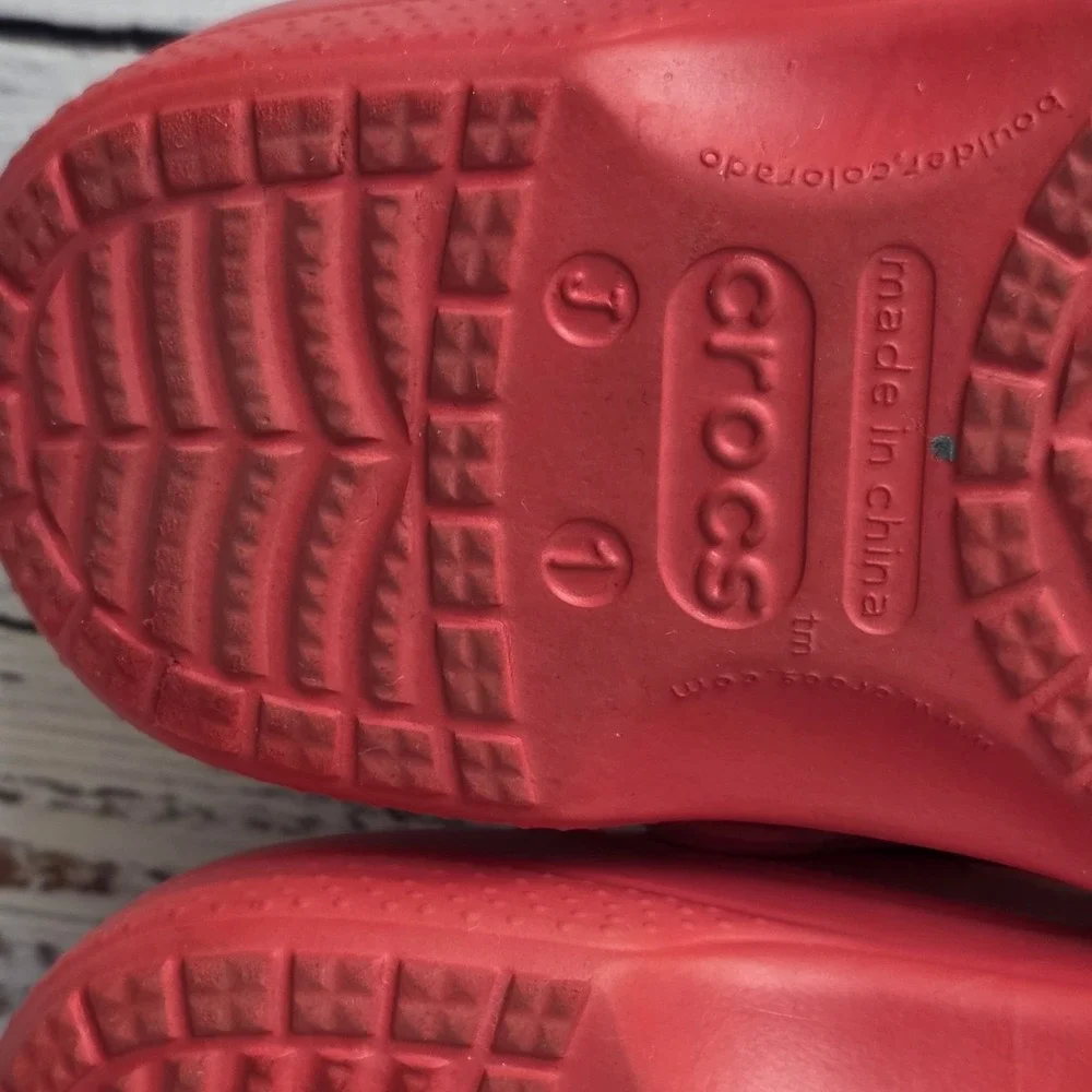 CROCS elmo wear
