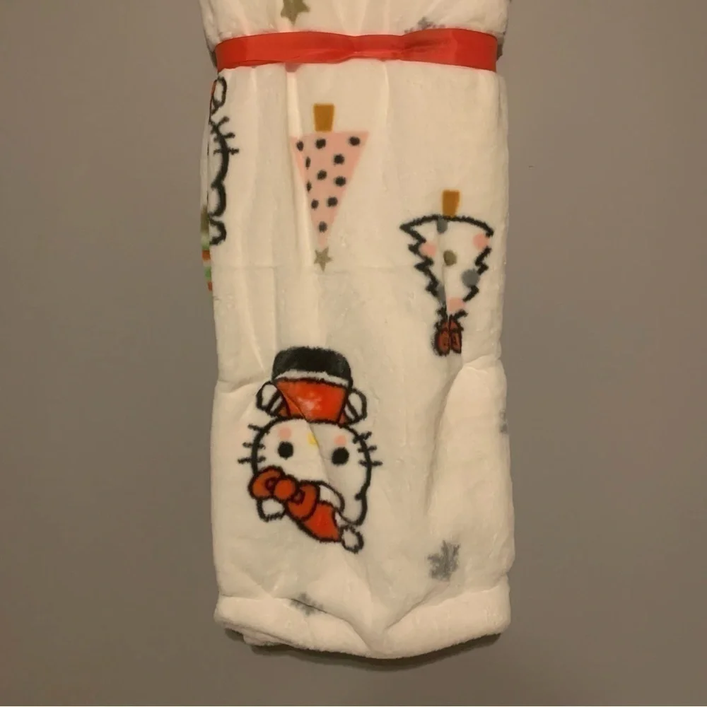 NWT. HELLO KITTY Christmas Holiday Throw Blanket