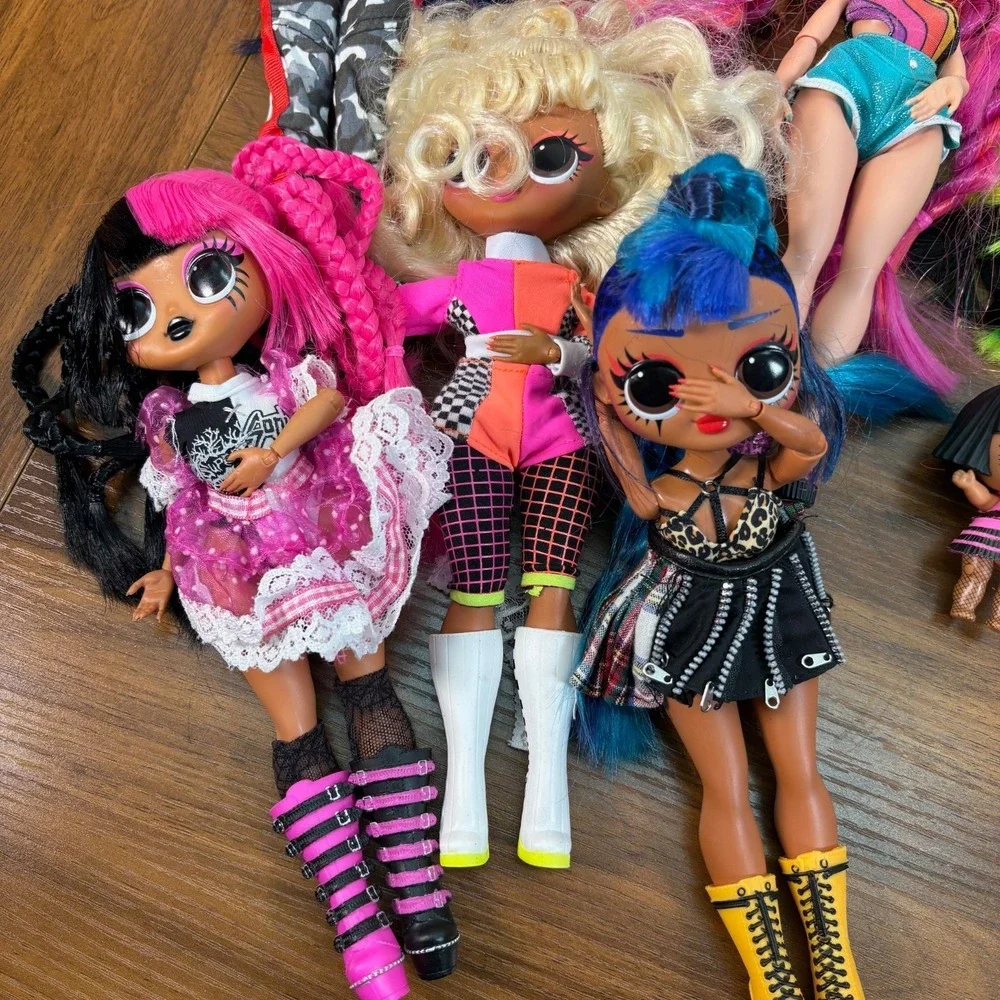 L.O.L. Surprise! O.M.G. Fashion Dolls, Dance Machine Car and Accessories Qty 21