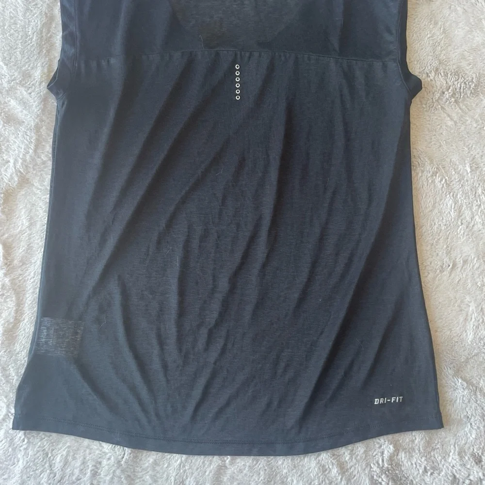 Nike Women's Black Sports Top dri fit sleeveless size small