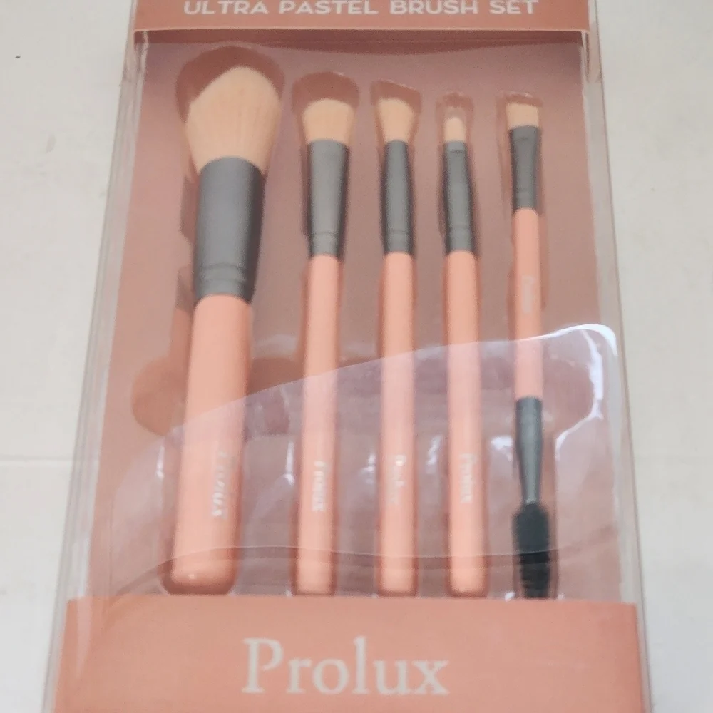Prolux eyeshadow due box