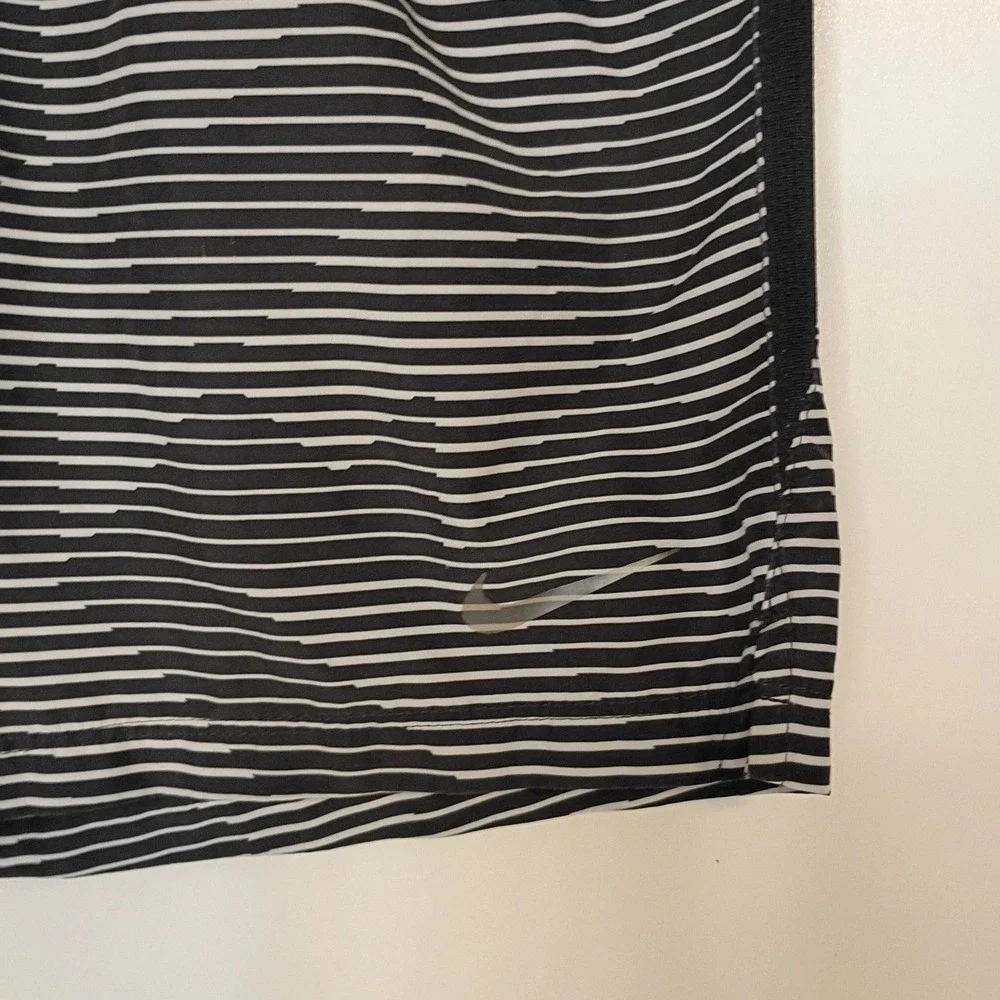 Nike Dry Element Running Challenger Shorts Mens Medium Black White Striped Brief