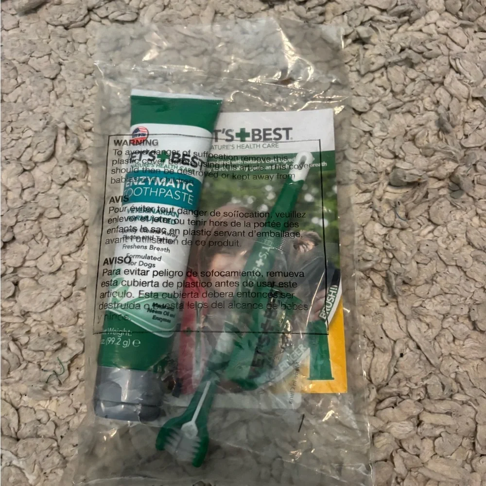 Vet's Best Dog Toothpaste & Dog Finger Toothbrush, Dental Kit Freshen Breath