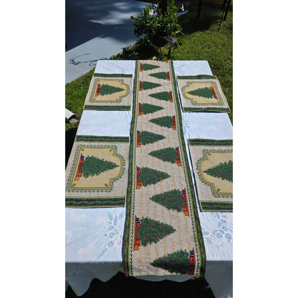 Christmas Table Runner and Placemat Set, Holiday Tree Design, Festive Decor‎