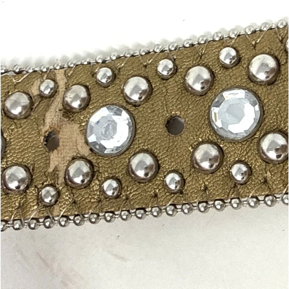 Unique holes tip up