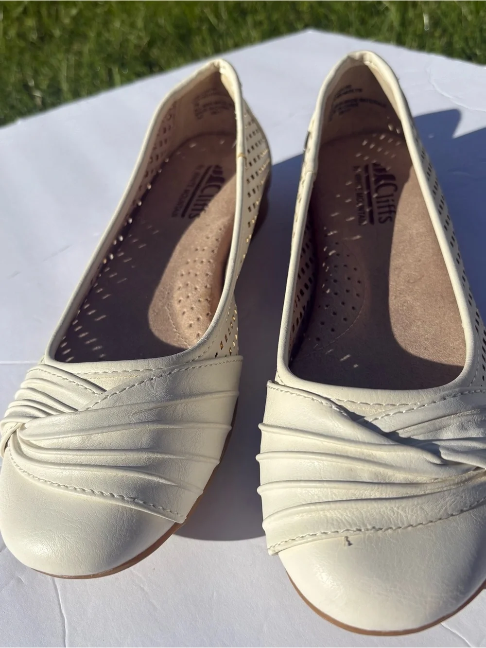 Cliffs by WHITE MOUNTAIN cream ballet