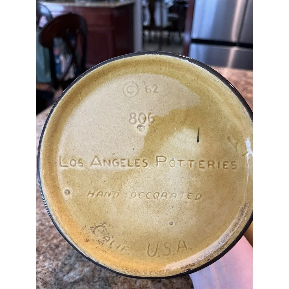 Los Angeles Apparel again cracks