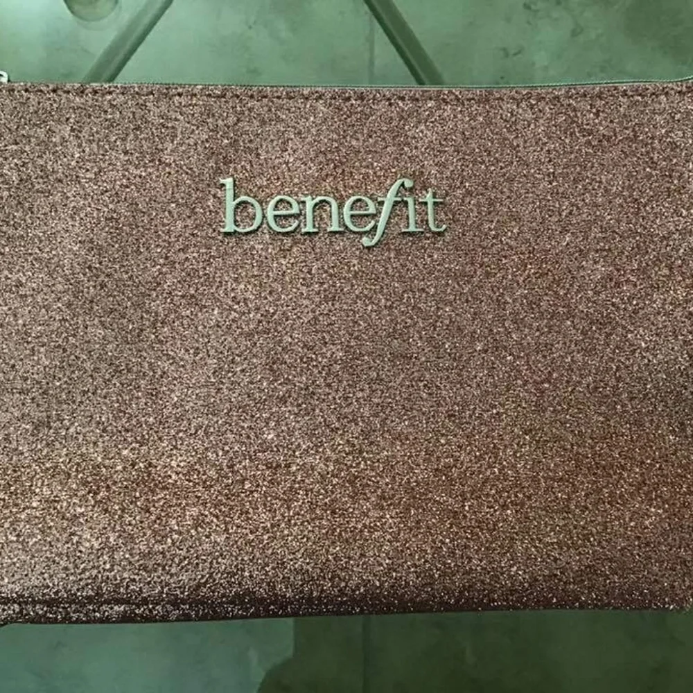 Benefit glittery shimmery