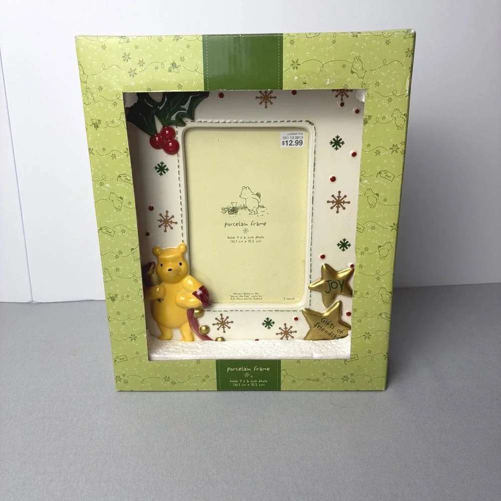 Disney Winnie the Pooh‎ Christmas Porcelain 4x6 Picture Frame 3D Holiday Joy