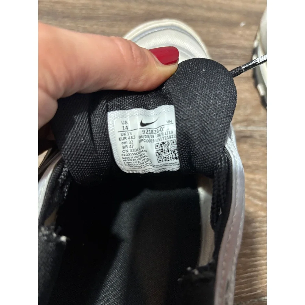 Nike y2k striking