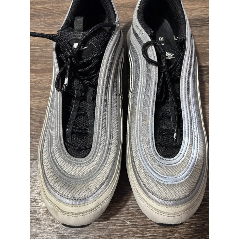 Nike heel closure pull