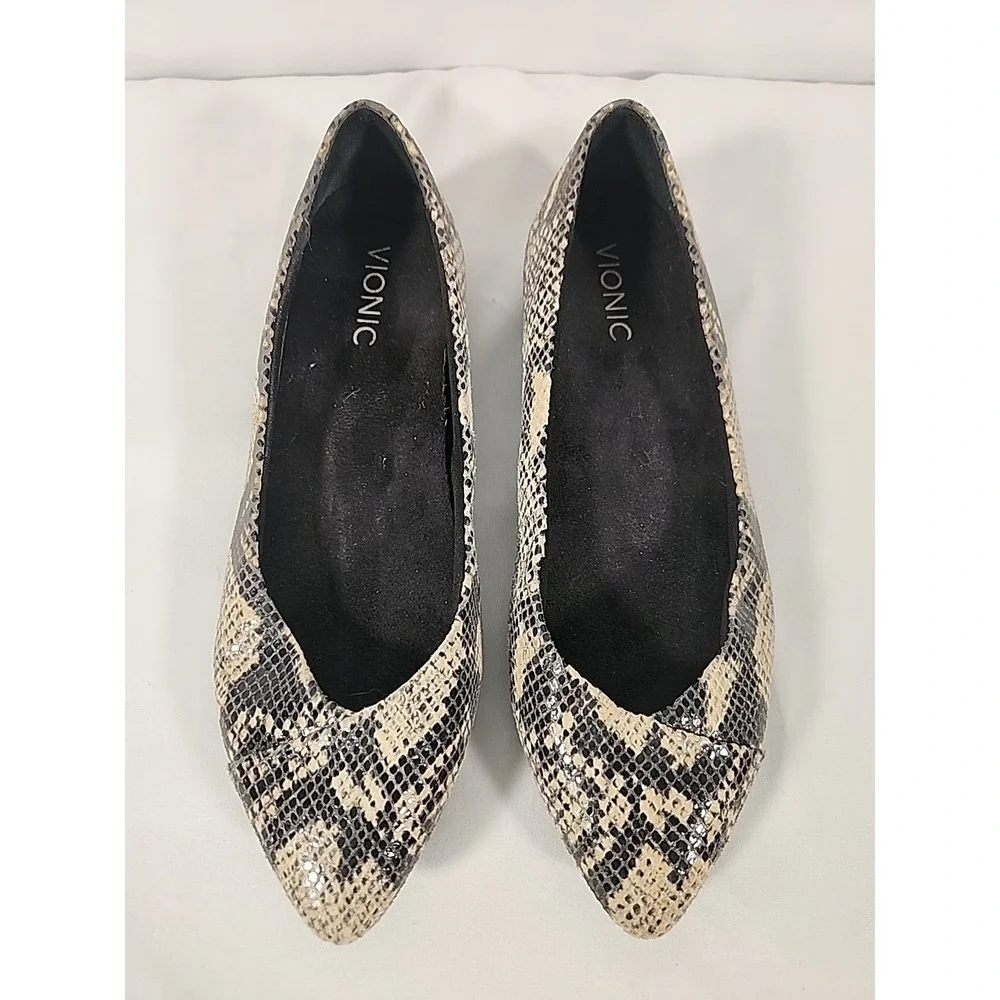 Vionic snake print
