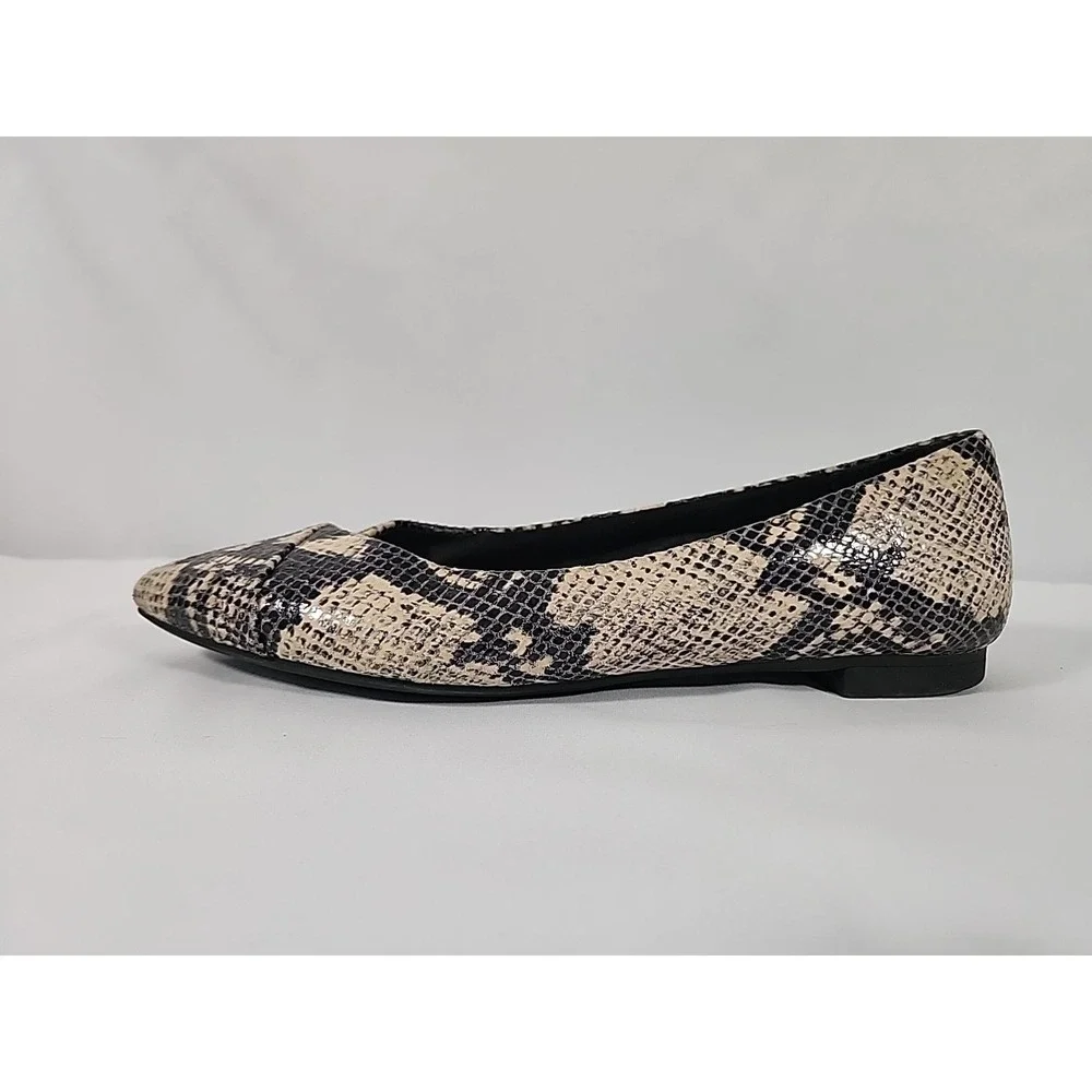 Vionic snake print