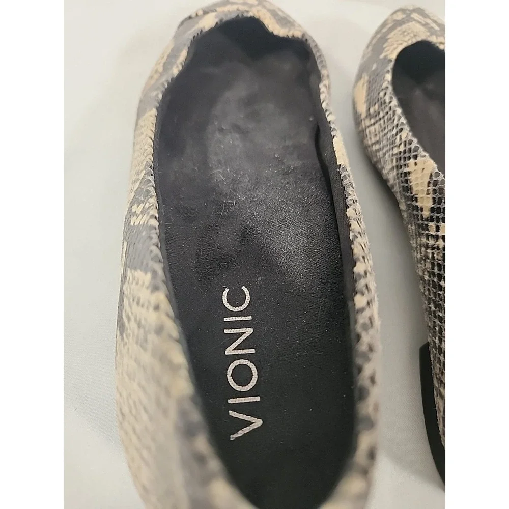 Vionic snake print
