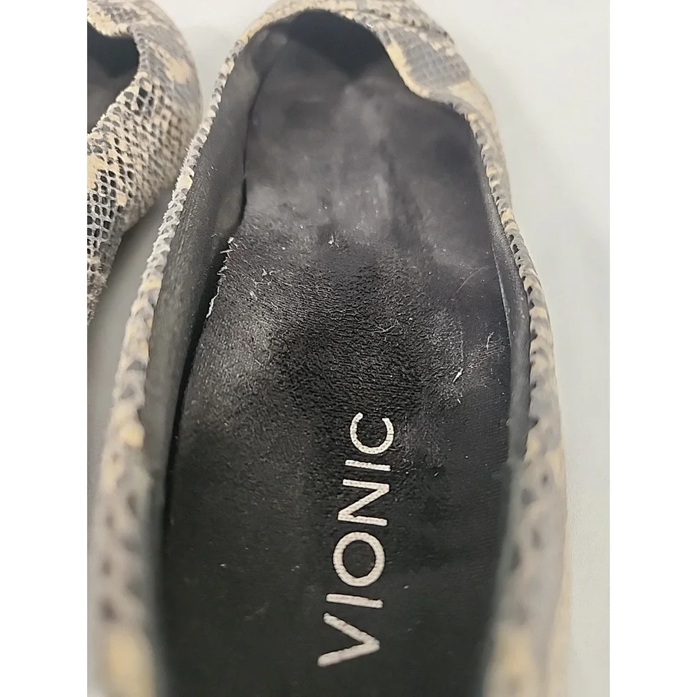 Vionic snake print