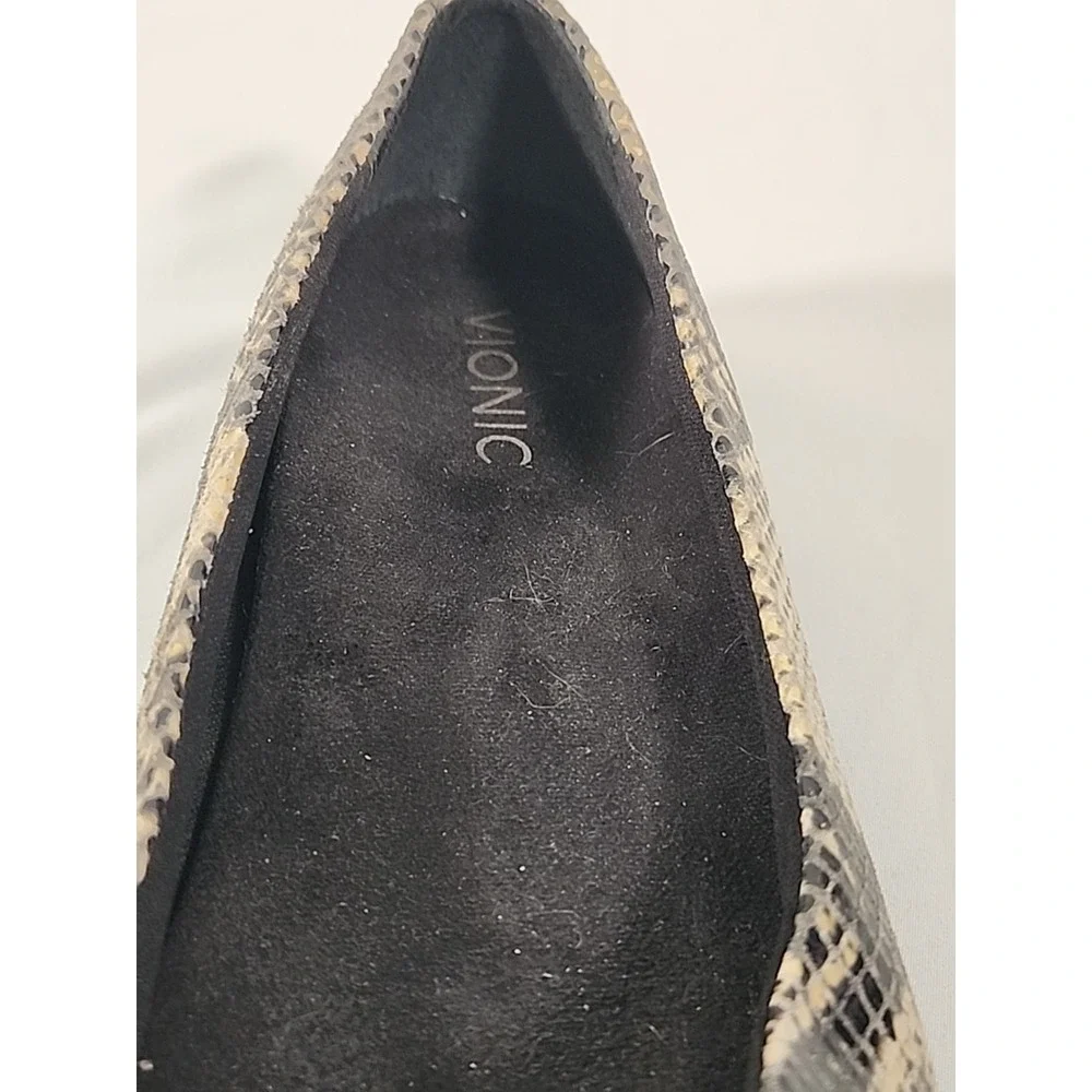 Vionic snake print
