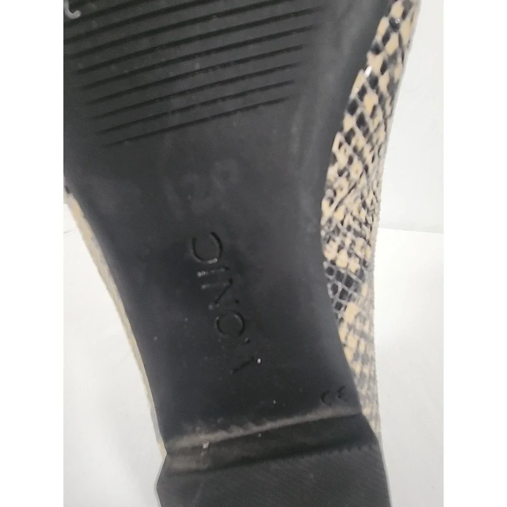 Vionic snake print