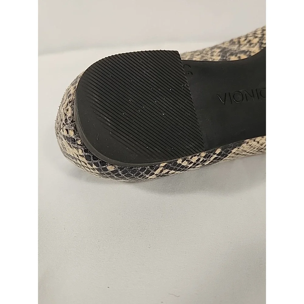 Vionic snake print