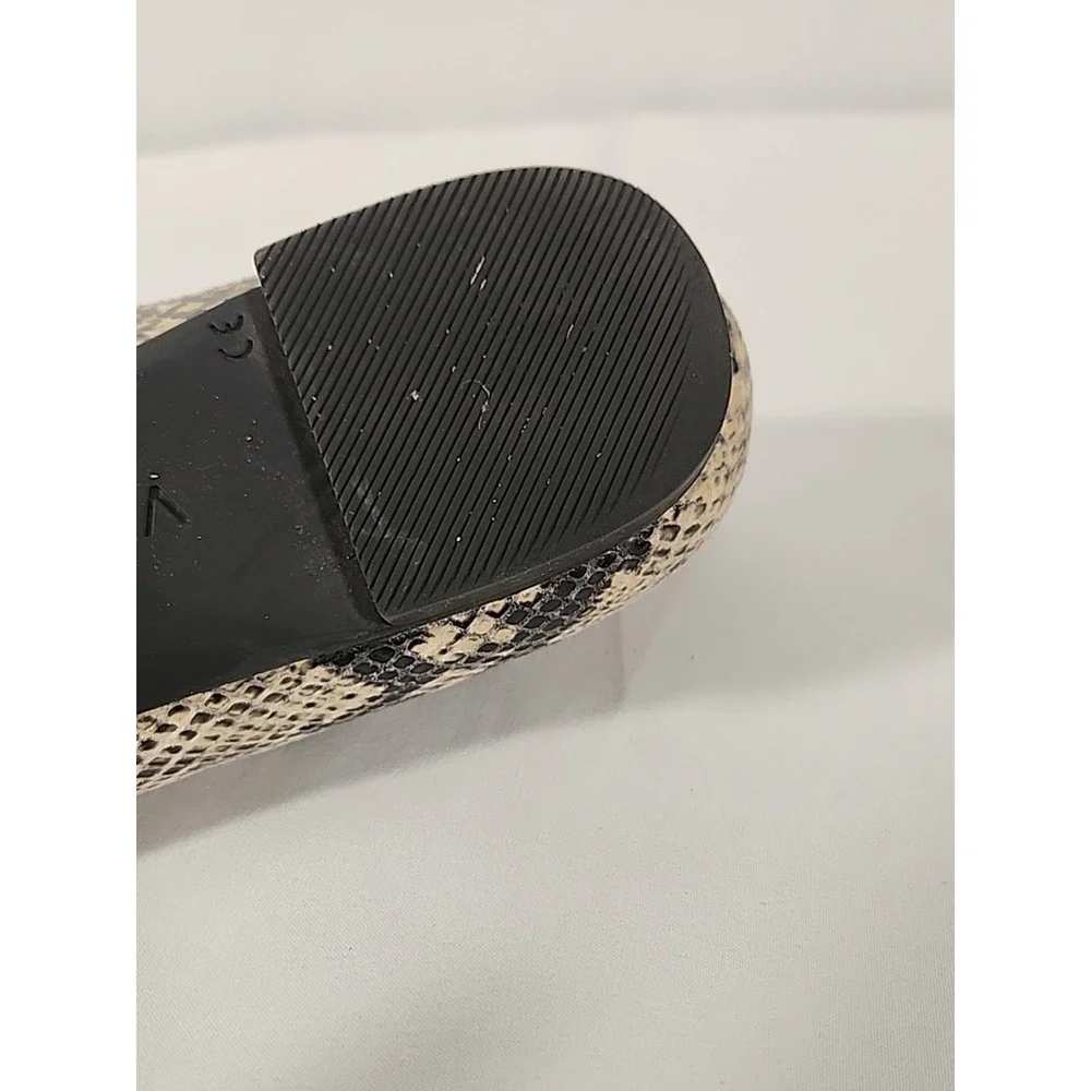 Vionic snake print