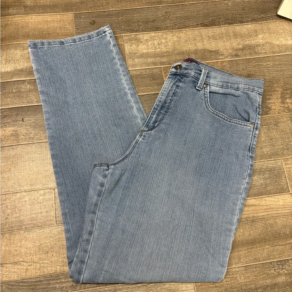 Gloria Vanderbilt Amanda Style Straight Leg Jeans Light‎ Wash Size 12
