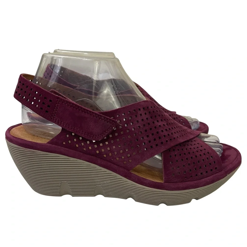 Clarks‎ Clarene Award Womens 7 W Perforated Wedge Slingback Sandals Comfort Plum