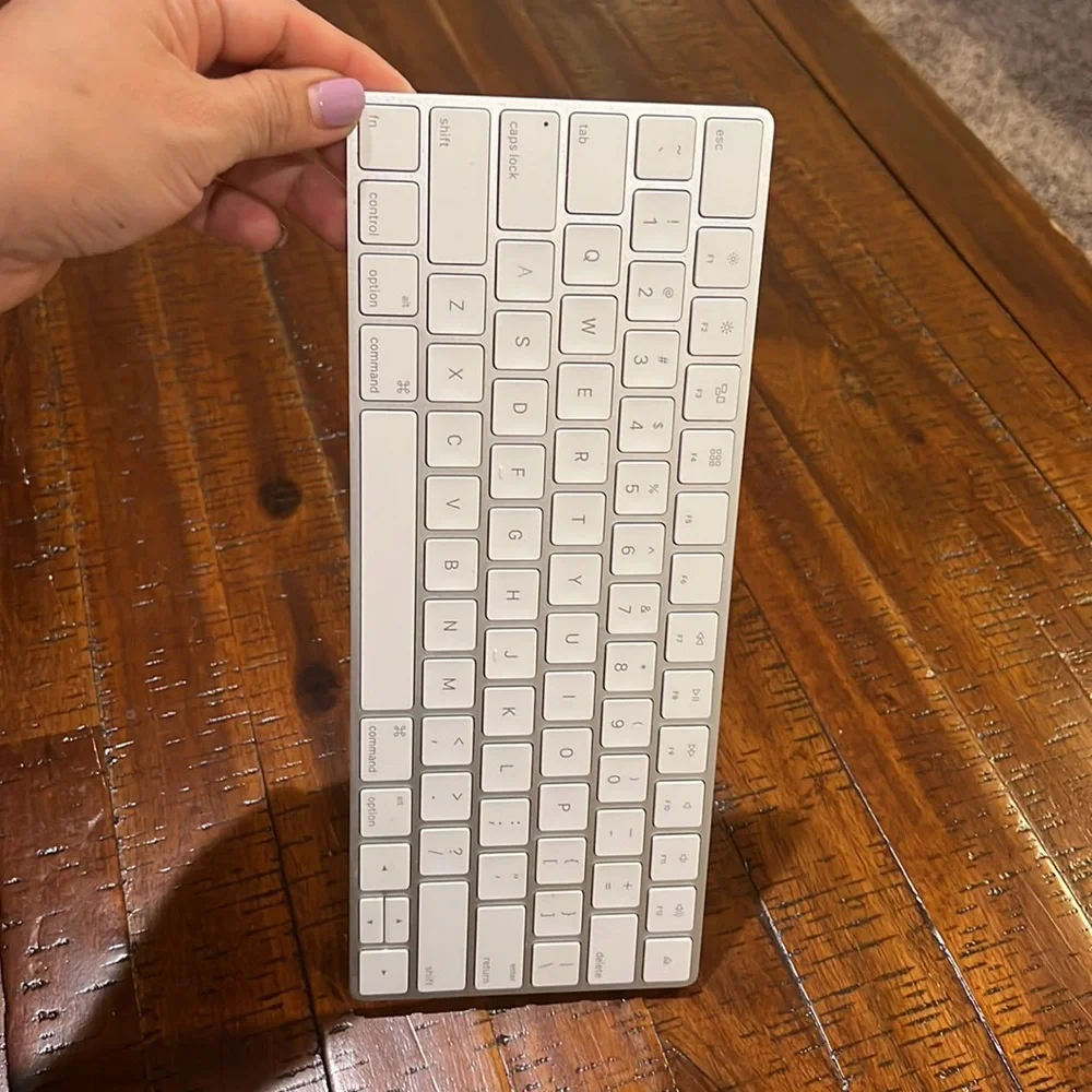 Apple scratches back