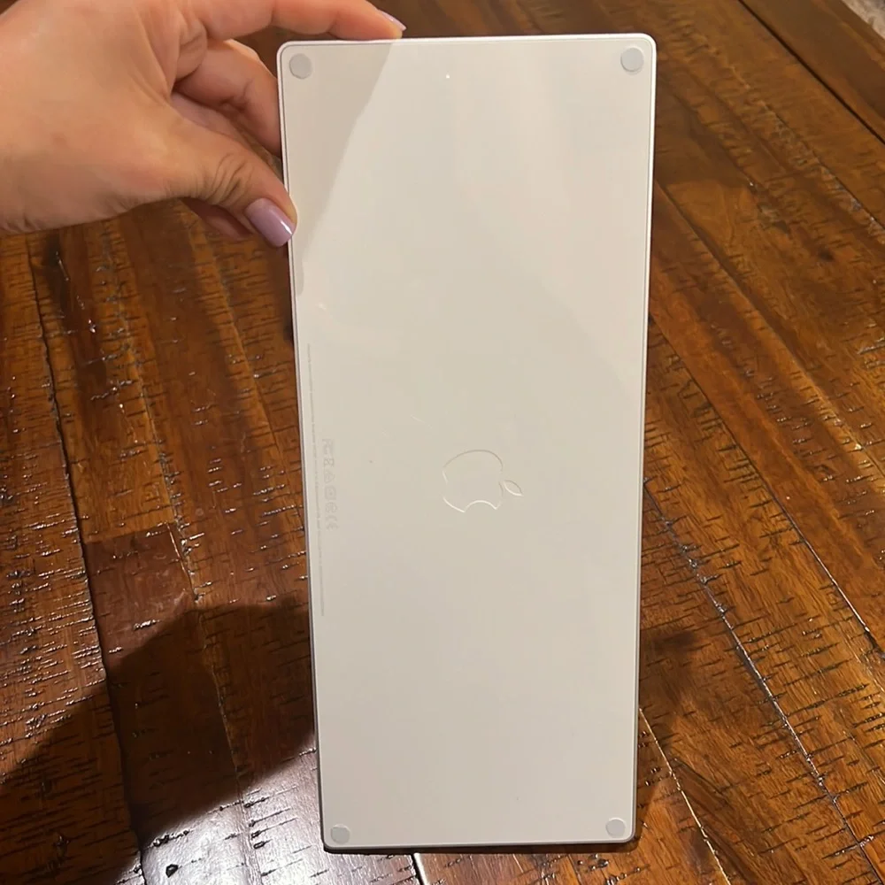Apple scratches back