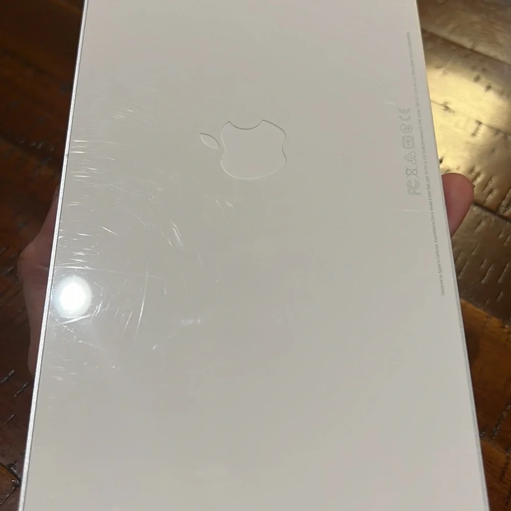Apple scratches back