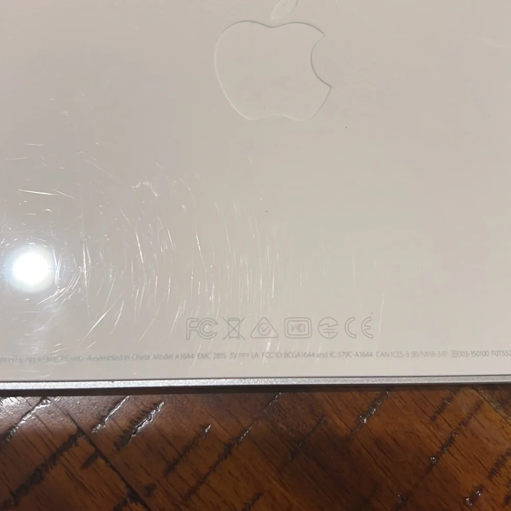 Apple scratches back