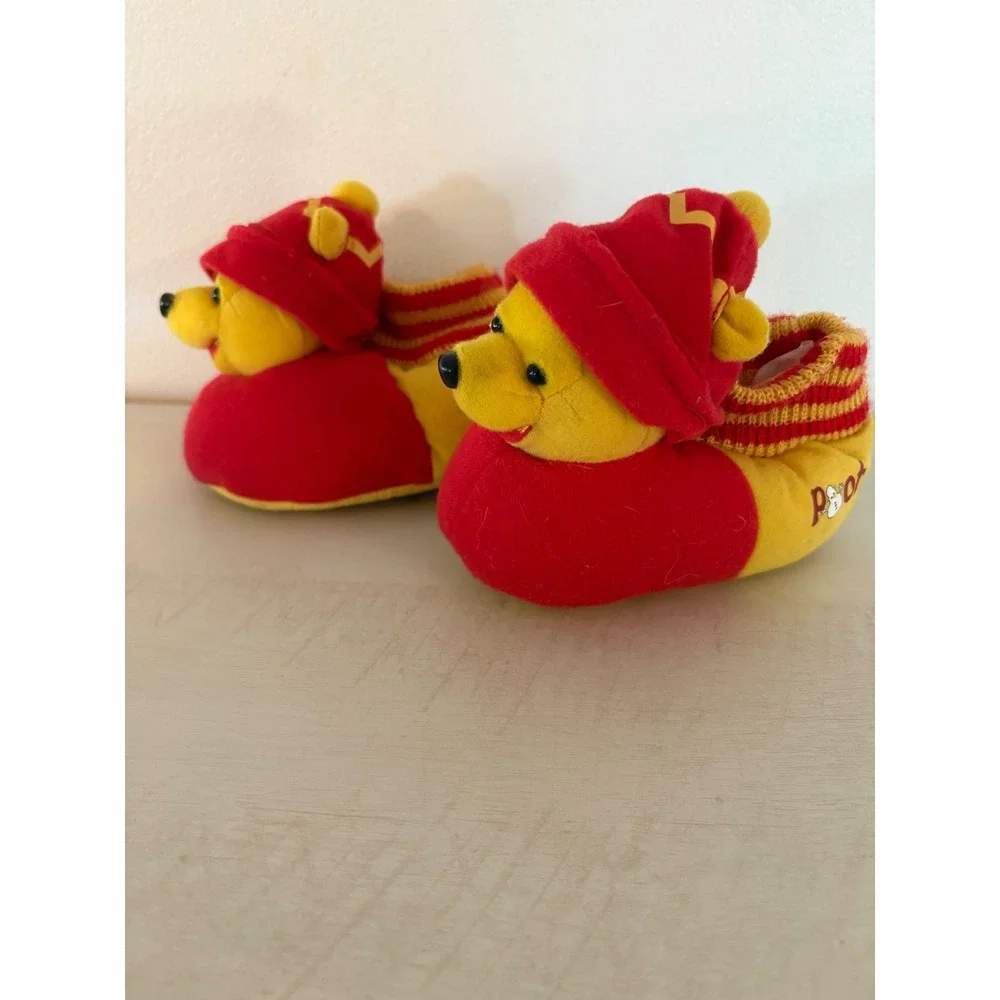 Disney‎ Winnie the Pooh Slippers Plush Character Red Hat Kids Size 3-4 VTG