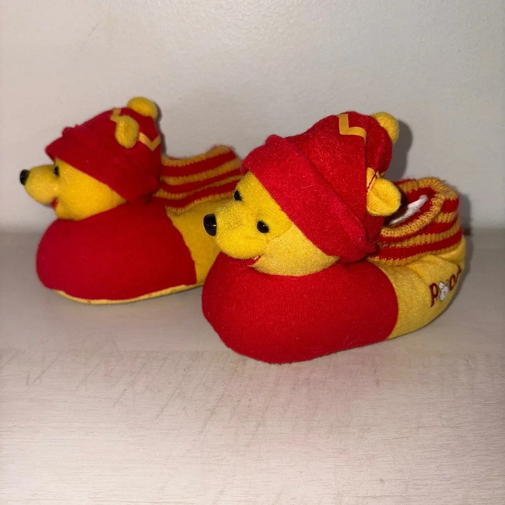 Disney‎ Winnie the Pooh Slippers Plush Character Red Hat Kids Size 3-4 VTG