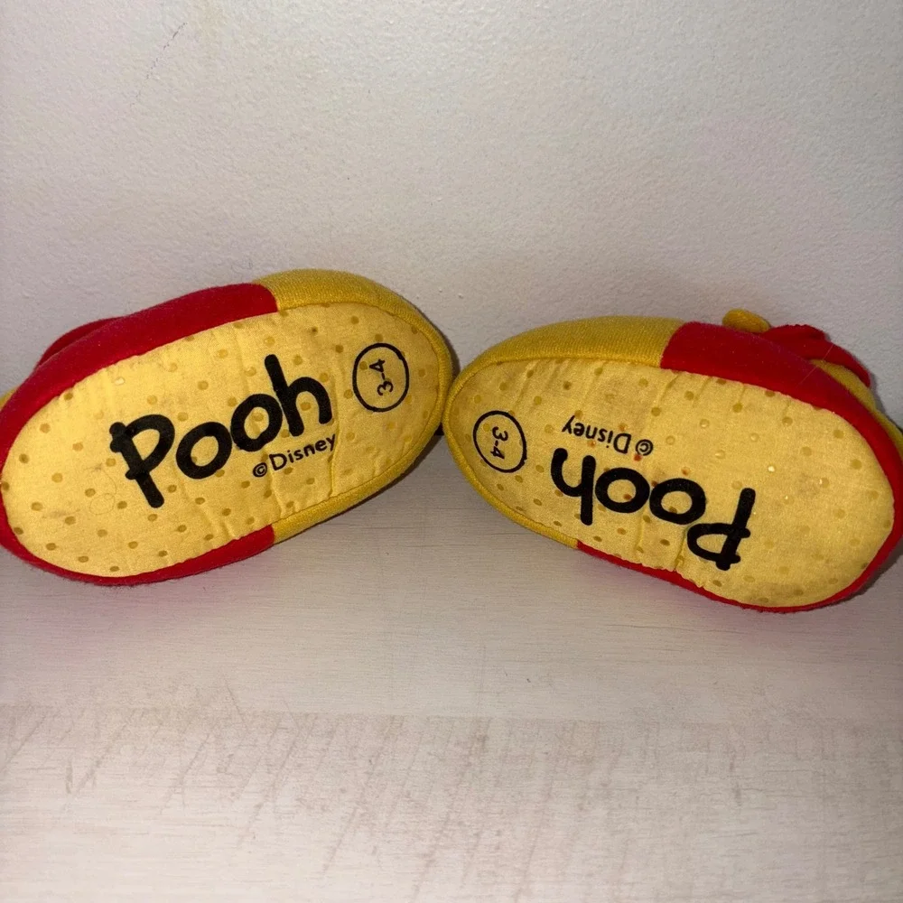 Disney‎ Winnie the Pooh Slippers Plush Character Red Hat Kids Size 3-4 VTG
